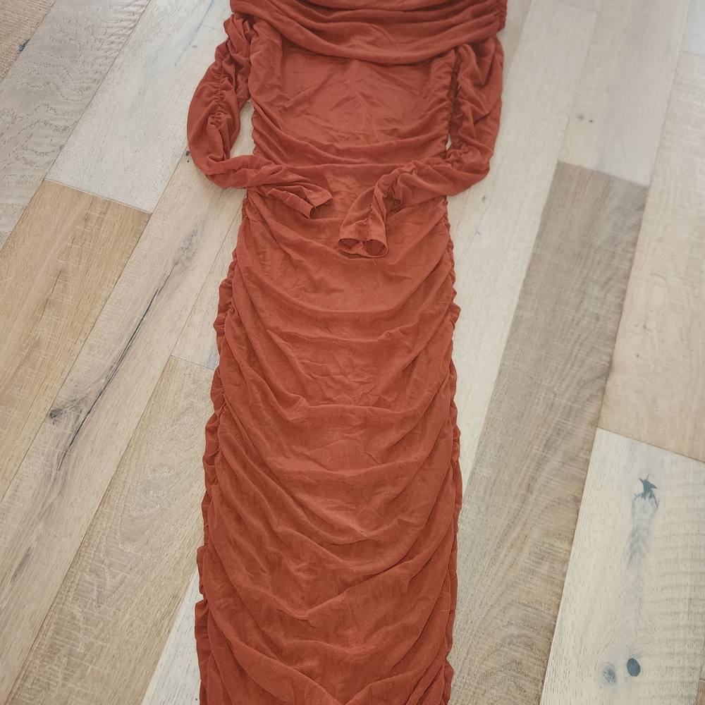 Off-Shoulder Rust/Brown/Burnt Orange Slimming Dress With Mesh Detail - Picture 6 of 9